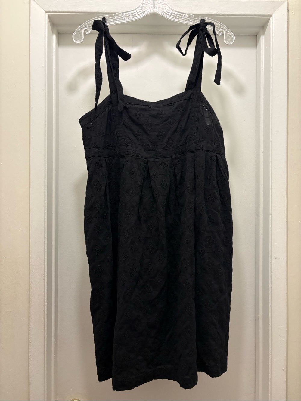 Old Navy Tie-Shoulder Embroidered Mini
Babydoll Swing Dress Size Medium Women’s - Picture 3 of 10
